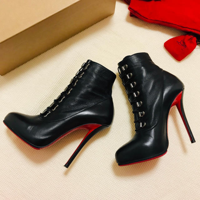 Christian Louboutin(クリスチャンルブタン)のChristian Louboutin ショートブーツ レディースの靴/シューズ(ブーツ)の商品写真