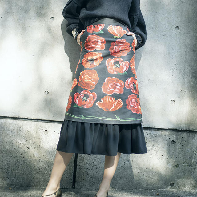 Ameri VINTAGE(アメリヴィンテージ)のameri VINTAGE ASHLEY FLOWER SKIRT レディースのスカート(ひざ丈スカート)の商品写真