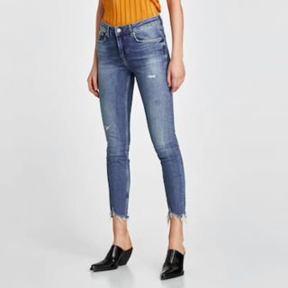 ザラ(ZARA)のWakana様 新品未使用 ZARAダメージ スキニーデニム (デニム/ジーンズ)