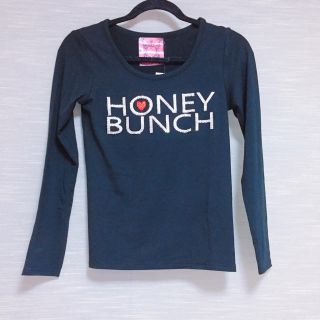 ハニーバンチ(Honey Bunch)のHoney Bunch ビジューロゴトップス(カットソー(長袖/七分))