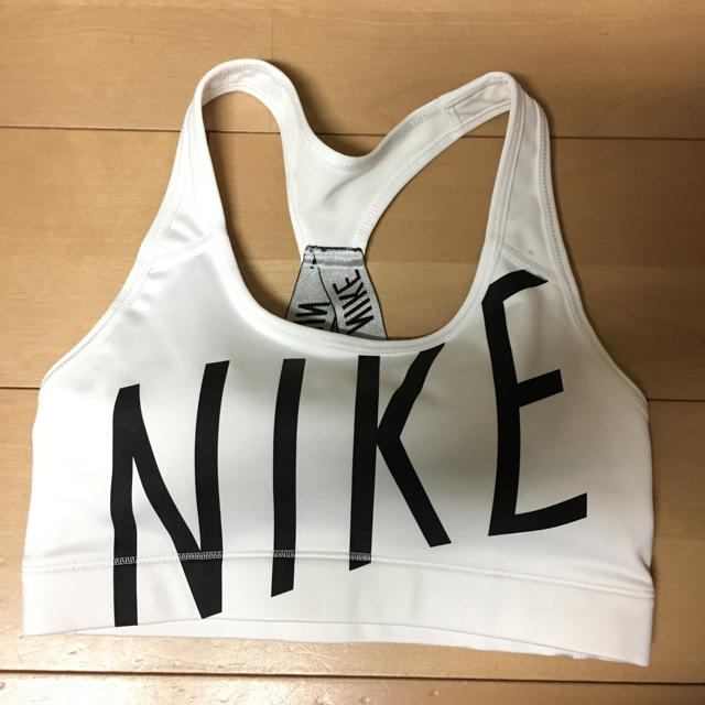 NIKE(ナイキ)の値下げ！ナイキスポーツブラ レディースの下着/アンダーウェア(ブラ)の商品写真