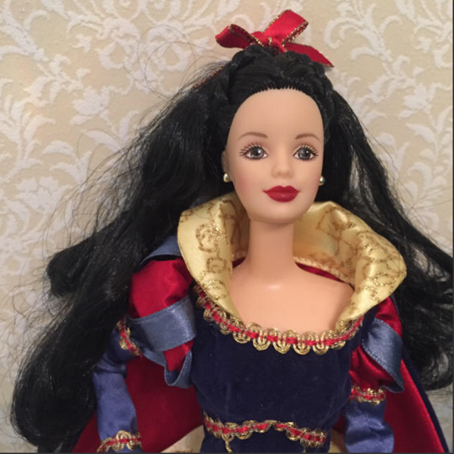 Barbie(バービー)のスノーホワイトバービー キッズ/ベビー/マタニティのおもちゃ(ぬいぐるみ/人形)の商品写真