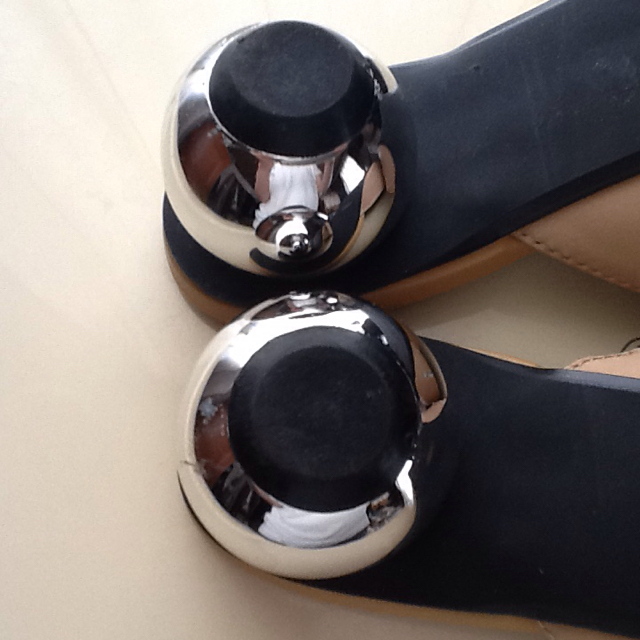 Ameri VINTAGE(アメリヴィンテージ)の人気完売 AMERI 2way pointed toe mule ベージュ レディースの靴/シューズ(ミュール)の商品写真