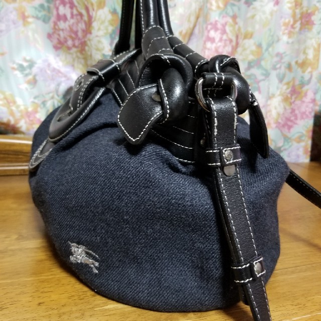 BURBERRY BLUE LABEL(バーバリーブルーレーベル)のBURBERRY♡斜めがけショルダーバッグ レディースのバッグ(ショルダーバッグ)の商品写真