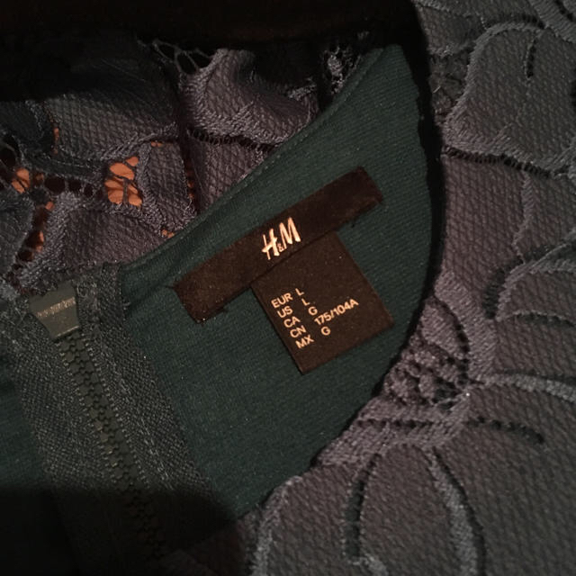 H&M(エイチアンドエム)のブルーグリーンのワンピース レディースのワンピース(ひざ丈ワンピース)の商品写真