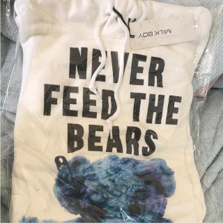 ミルクボーイ(MILKBOY)のMILKBOY くま パーカー 新品 NEVER FEED THE BEARS (パーカー)