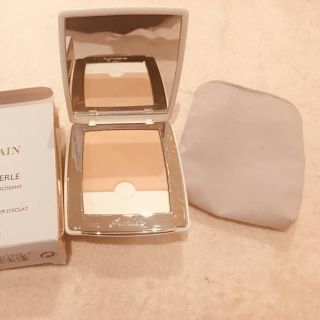 ゲラン(GUERLAIN)のゲラン★ペルルブラン★パウダーファンデーション32アンブル クレール。(ファンデーション)