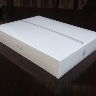 アップル(Apple)の未開封新品　iPad 2017（第5世代）128GB wifiモデル シルバー(タブレット)