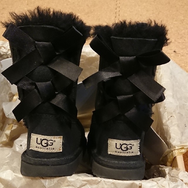 UGG(アグ)のcoshel様 専用 ugg ベイリーボウ kids  キッズ/ベビー/マタニティのキッズ靴/シューズ(15cm~)(ブーツ)の商品写真