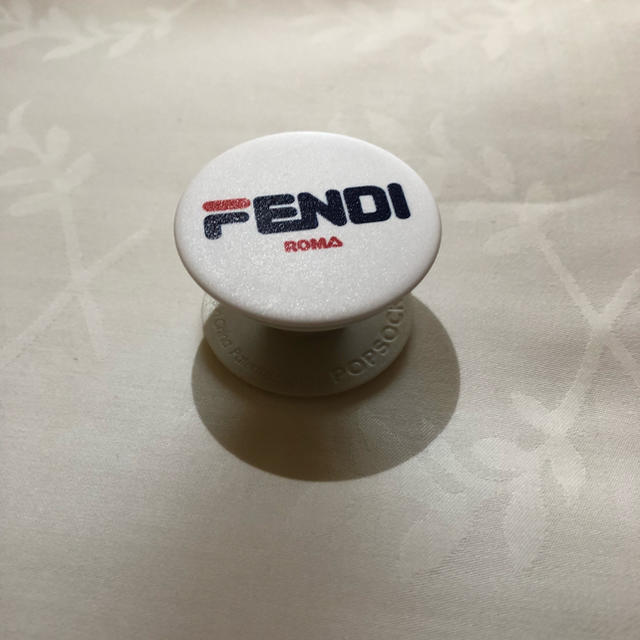 新作入荷!! FENDIスマホリング kead.al