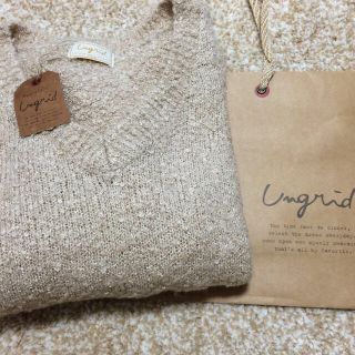 アングリッド(Ungrid)のVネックブークレニット  セット(ニット/セーター)