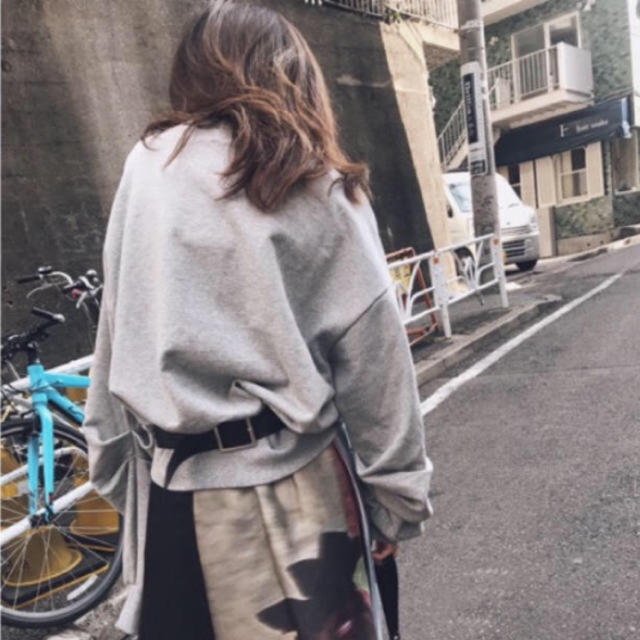 Back belt sweat top グレー