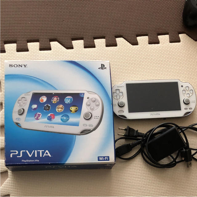 PlayStation®Vita pch-1000 本体 エンタメ/ホビーのゲームソフト/ゲーム機本体(携帯用ゲーム機本体)の商品写真