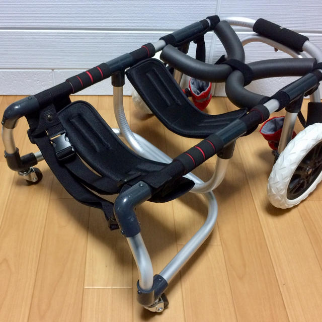 ■犬用車椅子 歩行器 中型犬用4輪車いす 8kg～15kg位 新品のサムネイル