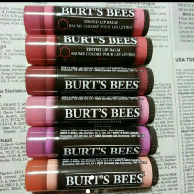 BURT'S BEES(バーツビーズ)のバーツビーズ ティンテッド100%ナチュラル　♥ハイビスカス コスメ/美容のスキンケア/基礎化粧品(リップケア/リップクリーム)の商品写真