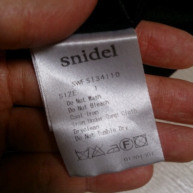SNIDEL(スナイデル)の本日削除 サスペンダーペンシルスカート レディースのスカート(ひざ丈スカート)の商品写真