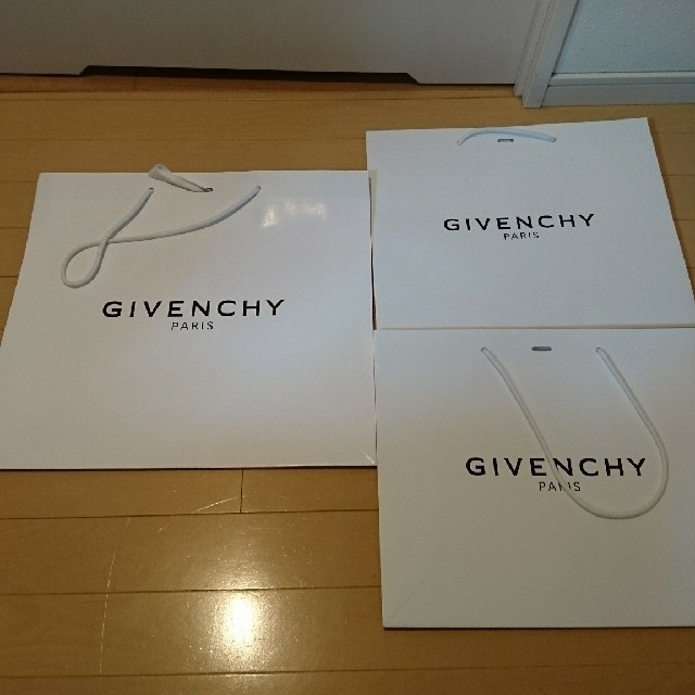 GIVENCHY(ジバンシィ)の【ぽめぽ様専用】【GIVENCHY】ショップ袋   レディースのバッグ(ショップ袋)の商品写真