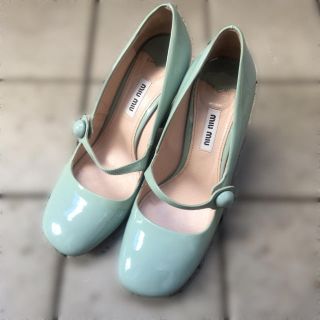 ミュウミュウ(miumiu)のmiumiu♡定番パンプス♡ストラップ♡変形チャンキーヒール♡箱付き(ハイヒール/パンプス)