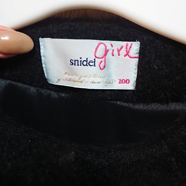 SNIDEL(スナイデル)のお値下げ中😊snidelキッズ★Aラインお袖ファーコート100cm キッズ/ベビー/マタニティのキッズ服女の子用(90cm~)(コート)の商品写真