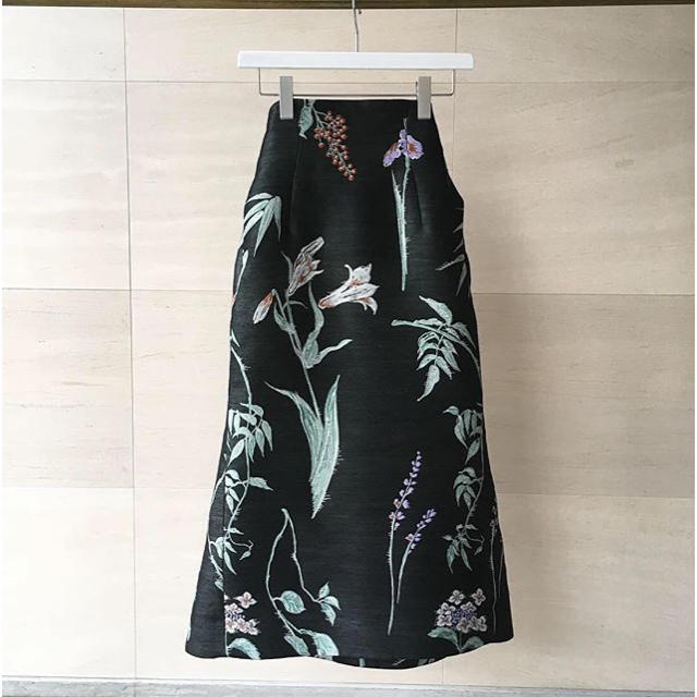 mame(マメ)の【mame】 FLOWER DOUBLE CLOSS SKIRT レディースのスカート(ひざ丈スカート)の商品写真