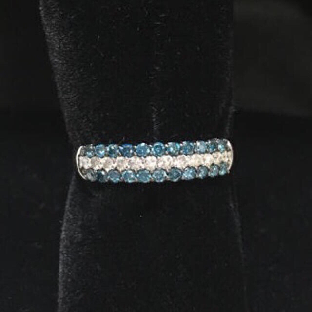 美品 ブルーダイヤ リング D0.5ct k18wg レディースのアクセサリー(リング(指輪))の商品写真