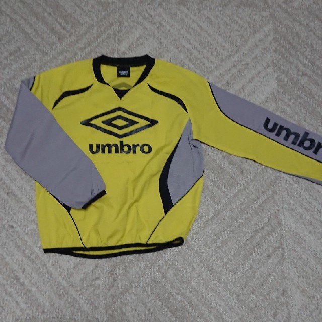 UMBRO(アンブロ)のumbroアンブロ ピステ イエロー 130 キッズ/ベビー/マタニティのキッズ服男の子用(90cm~)(ジャケット/上着)の商品写真