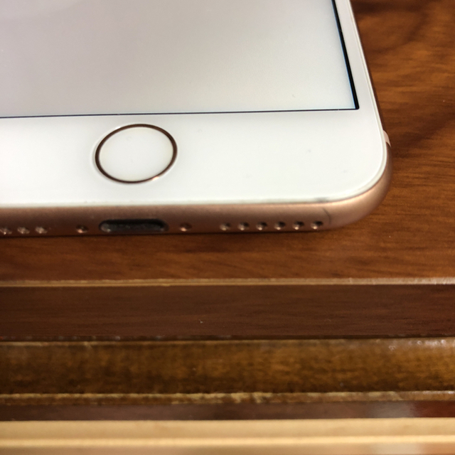 iPhone(アイフォーン)の専用 iPhone8 ゴールド 美品 スマホ/家電/カメラのスマートフォン/携帯電話(スマートフォン本体)の商品写真