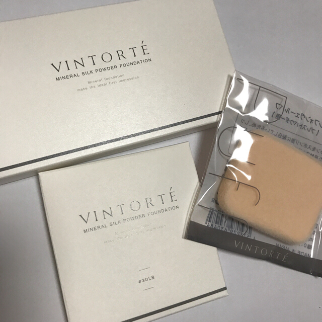 Cosme Kitchen(コスメキッチン)の値下げ‼️VINTORTE ミネラルシルクプレストファンデーション 新品未使用 コスメ/美容のベースメイク/化粧品(ファンデーション)の商品写真