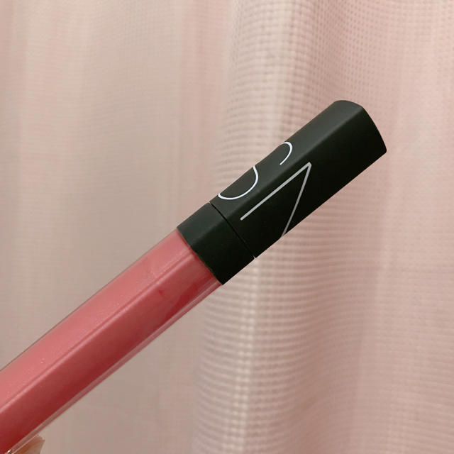 NARS(ナーズ)のNARS リップグロス N 1679 シアーピンクグレープフルーツ コスメ/美容のベースメイク/化粧品(リップグロス)の商品写真