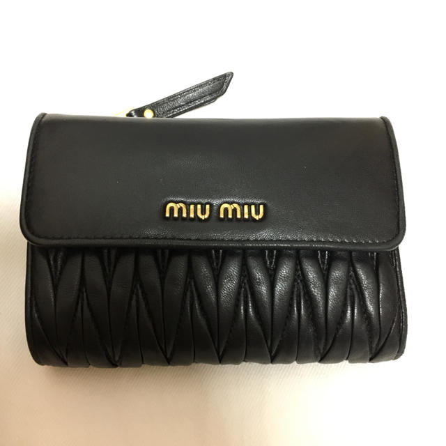 miumiu  マトラッセ 黒 値下げしました