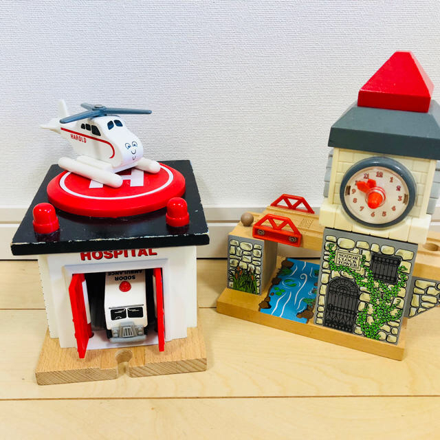 【楽ギフ_のし宛書】 木製トーマス 病院と橋のセット 電車のおもちゃ/車 【楽ギフ_のし宛書】 木製トーマス 病院と橋のセット 電車のおもちゃ/車