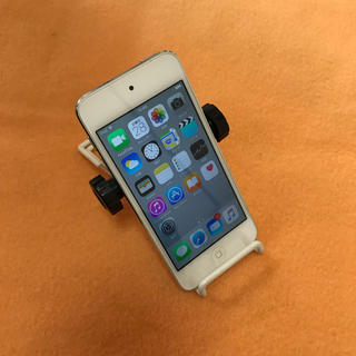 アップル(Apple)のなっちゃん様専用Pod touch 第5世代（32GB）シルバー 送料無料(ポータブルプレーヤー)
