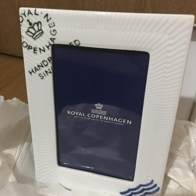 ROYAL COPENHAGEN(ロイヤルコペンハーゲン)の新品未使用 ROYAL COPENHAGENロイヤルコペーハーゲン写真立て 箱付 インテリア/住まい/日用品のインテリア小物(フォトフレーム)の商品写真