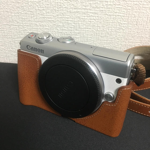 Canon(キヤノン)のCanon EOS M100 ダブルズームキット スマホ/家電/カメラのカメラ(ミラーレス一眼)の商品写真