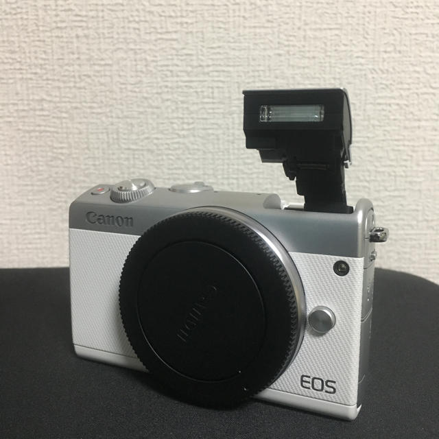 Canon(キヤノン)のCanon EOS M100 ダブルズームキット スマホ/家電/カメラのカメラ(ミラーレス一眼)の商品写真