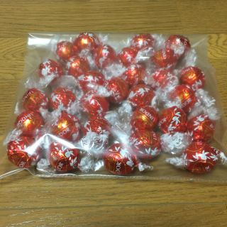 リンツ(Lindt)のらいちゃん0844さま専用LINDT LINDOR リンツリンドールミルク30個(菓子/デザート)