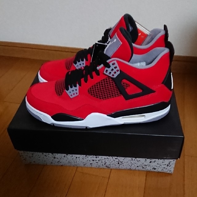 NIKE AIR JORDAN 4