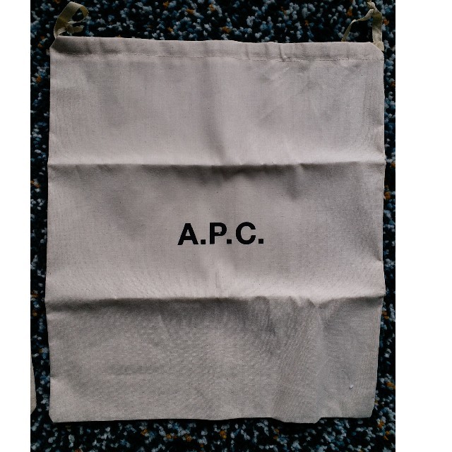 A.P.C(アーペーセー)のA.P.C 巾着 保管袋 レディースのバッグ(ショップ袋)の商品写真