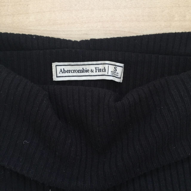 Abercrombie&Fitch(アバクロンビーアンドフィッチ)のアバクロ オフショルダー トップス レディースのトップス(カットソー(長袖/七分))の商品写真