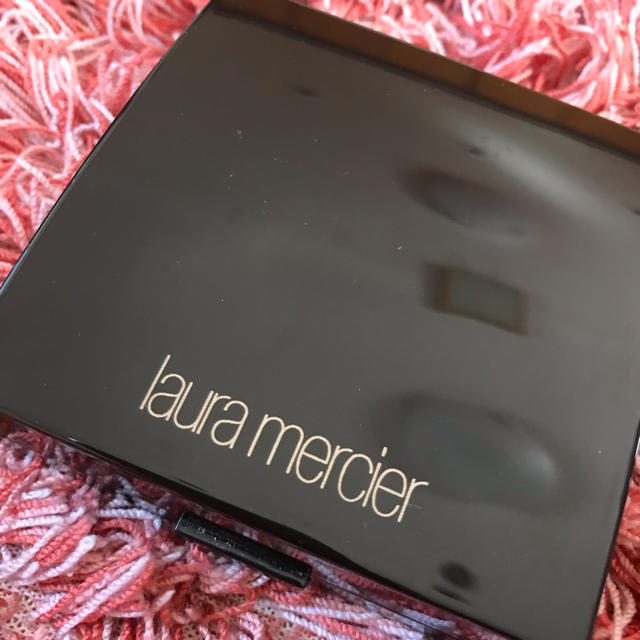 laura mercier(ローラメルシエ)のローラメルシエ マットラディアンス01 コスメ/美容のベースメイク/化粧品(フェイスパウダー)の商品写真