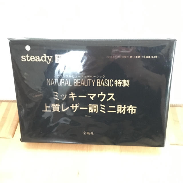 N.Natural beauty basic(エヌナチュラルビューティーベーシック)のNATURAL BEAUTY BASICミッキーマウスレザー調ミニ財布 レディースのファッション小物(財布)の商品写真