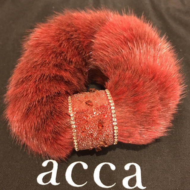 絶妙なデザイン スワロフスキー ミンクファーとレザー acca リボンゴム 絶妙なデザイン スワロフスキー ミンクファーとレザー acca リボンゴム