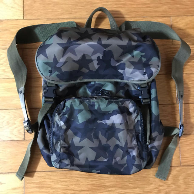 ネイビーシー 【美品】Valentino カモ リュック - 通販 - shardoctor.mn