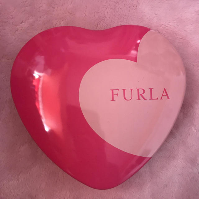 Furla(フルラ)の★FURLA ハート形缶★ インテリア/住まい/日用品の日用品/生活雑貨/旅行(日用品/生活雑貨)の商品写真