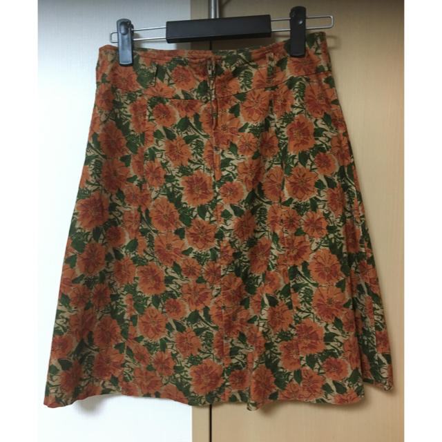FELISSIMO(フェリシモ)のお値下げしました！！ フェリシモ細コール花柄スカート レディースのスカート(ひざ丈スカート)の商品写真