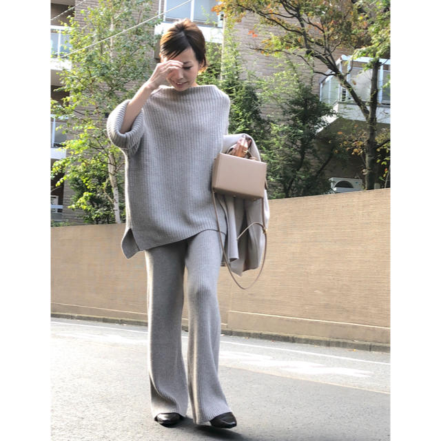 L'Appartement DEUXIEME CLASSE(アパルトモンドゥーズィエムクラス)の【新品・タグ付】アパルトモン KNIT PANTS ニットパンツ ベージュ 34 レディースのパンツ(カジュアルパンツ)の商品写真