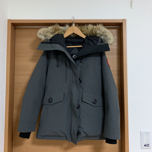 CANADA GOOSE(カナダグース)のdeko様専用 CANADA GOOSE シャーロット 国内正規品 レディースのジャケット/アウター(ダウンジャケット)の商品写真