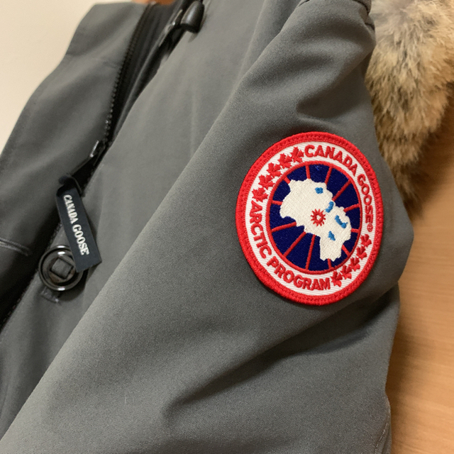 CANADA GOOSE(カナダグース)のdeko様専用 CANADA GOOSE シャーロット 国内正規品 レディースのジャケット/アウター(ダウンジャケット)の商品写真