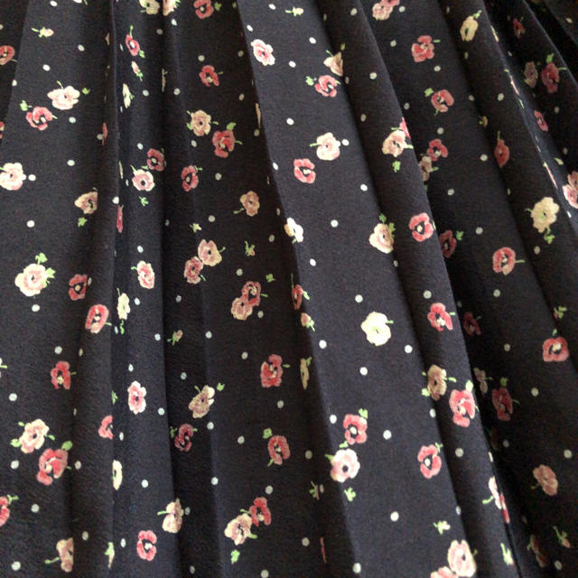 kumikyoku（組曲）(クミキョク)の組曲 オンワード 花柄プリーツスカート 130〜140 キッズ/ベビー/マタニティのキッズ服女の子用(90cm~)(スカート)の商品写真