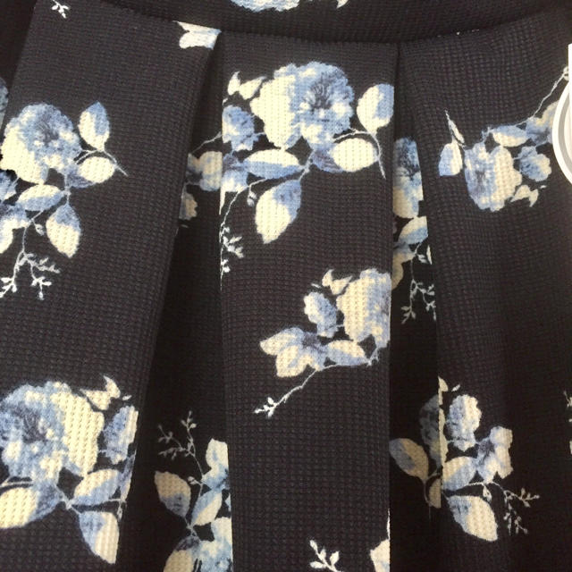 しまむら(シマムラ)の☆新品☆ 花柄 スカート  レディースのスカート(ひざ丈スカート)の商品写真